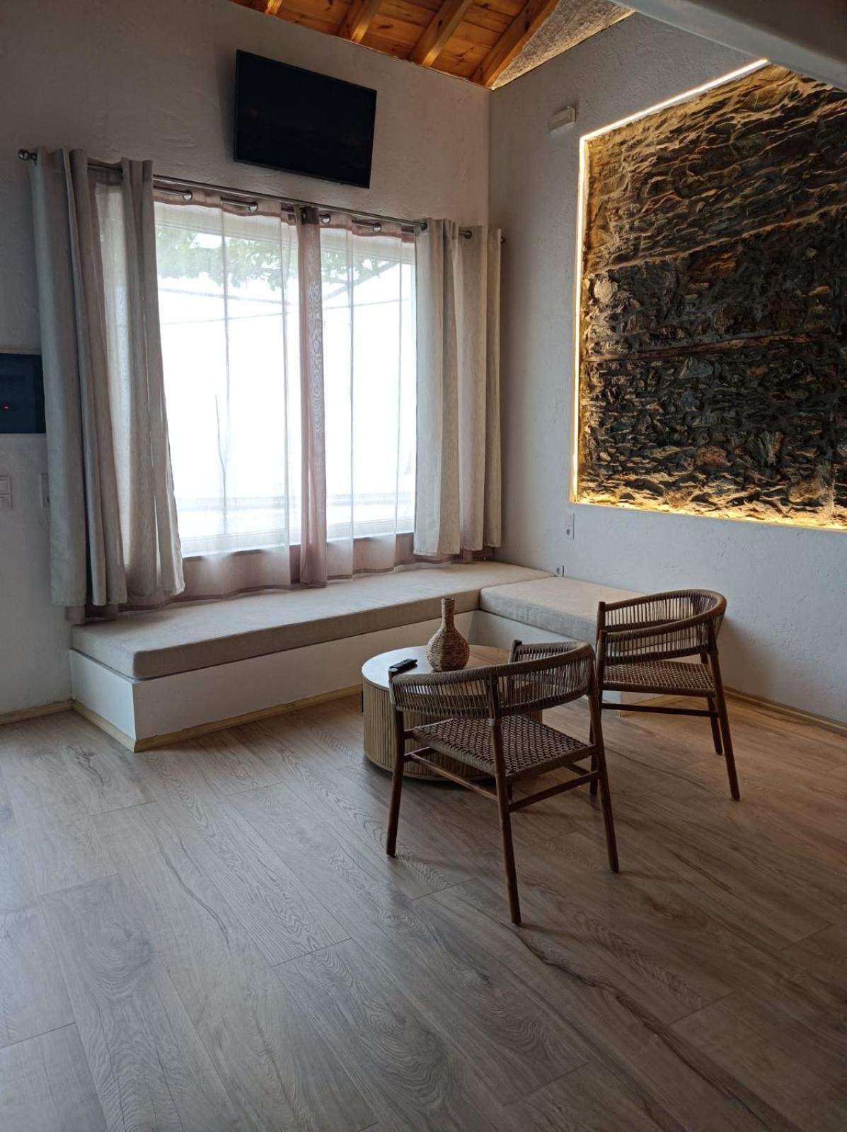Апартаменты Michalelis Loft & Cave Пломарион Экстерьер фото