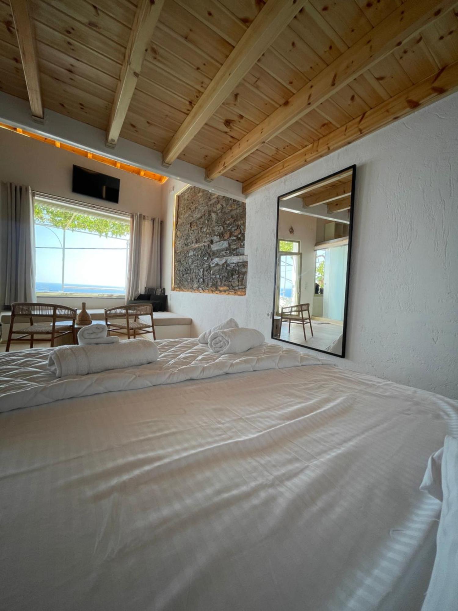 Апартаменты Michalelis Loft & Cave Пломарион Экстерьер фото