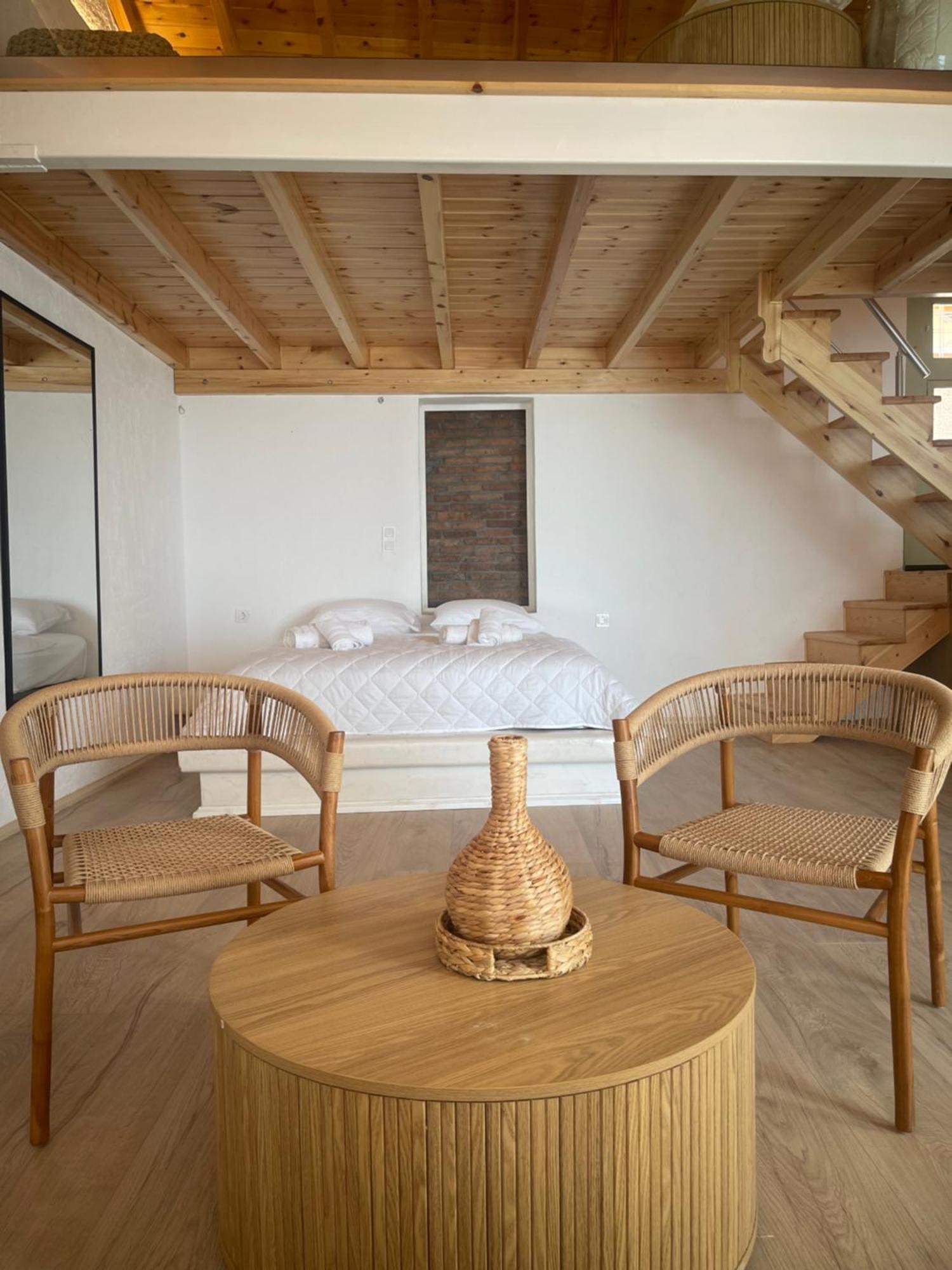 Апартаменты Michalelis Loft & Cave Пломарион Экстерьер фото