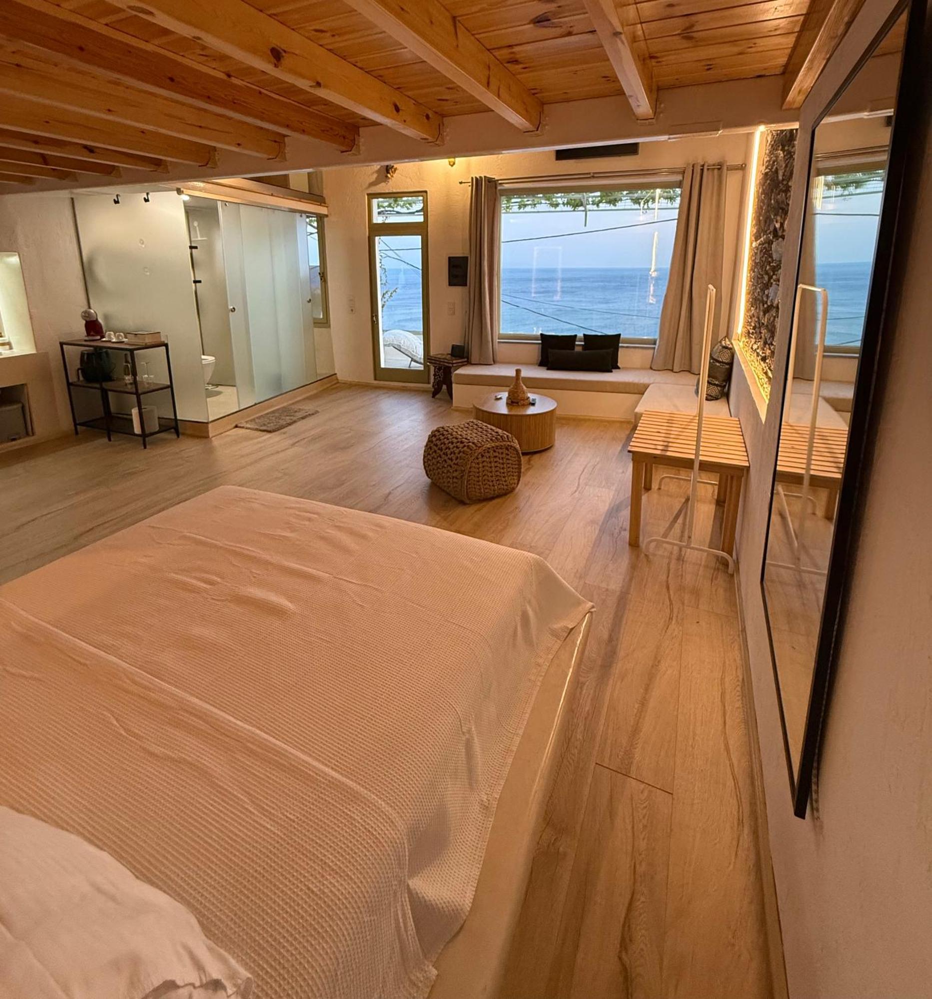 Апартаменты Michalelis Loft & Cave Пломарион Экстерьер фото